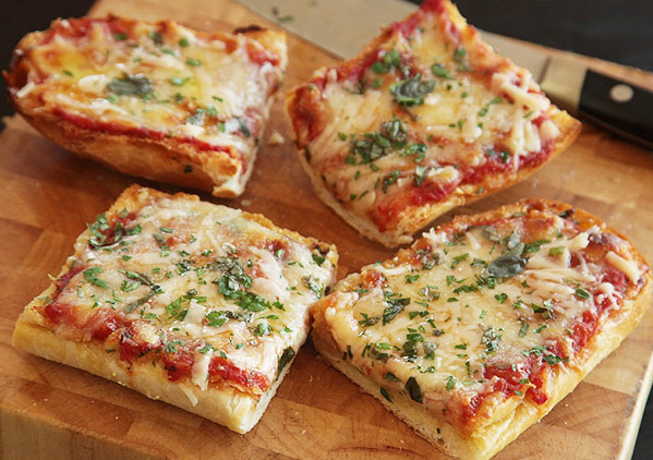 Cara Membuat Pizza Mini Roti Tawar Nikmat dan Mudah